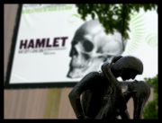 Nama file : NYC08_1157_hamlet.jpg
Ukuran file : 48KB
Dimensi : 800x609
Tanggal dimasukkan : 22 Jun 2008 NYC08_1157_hamlet.jpg